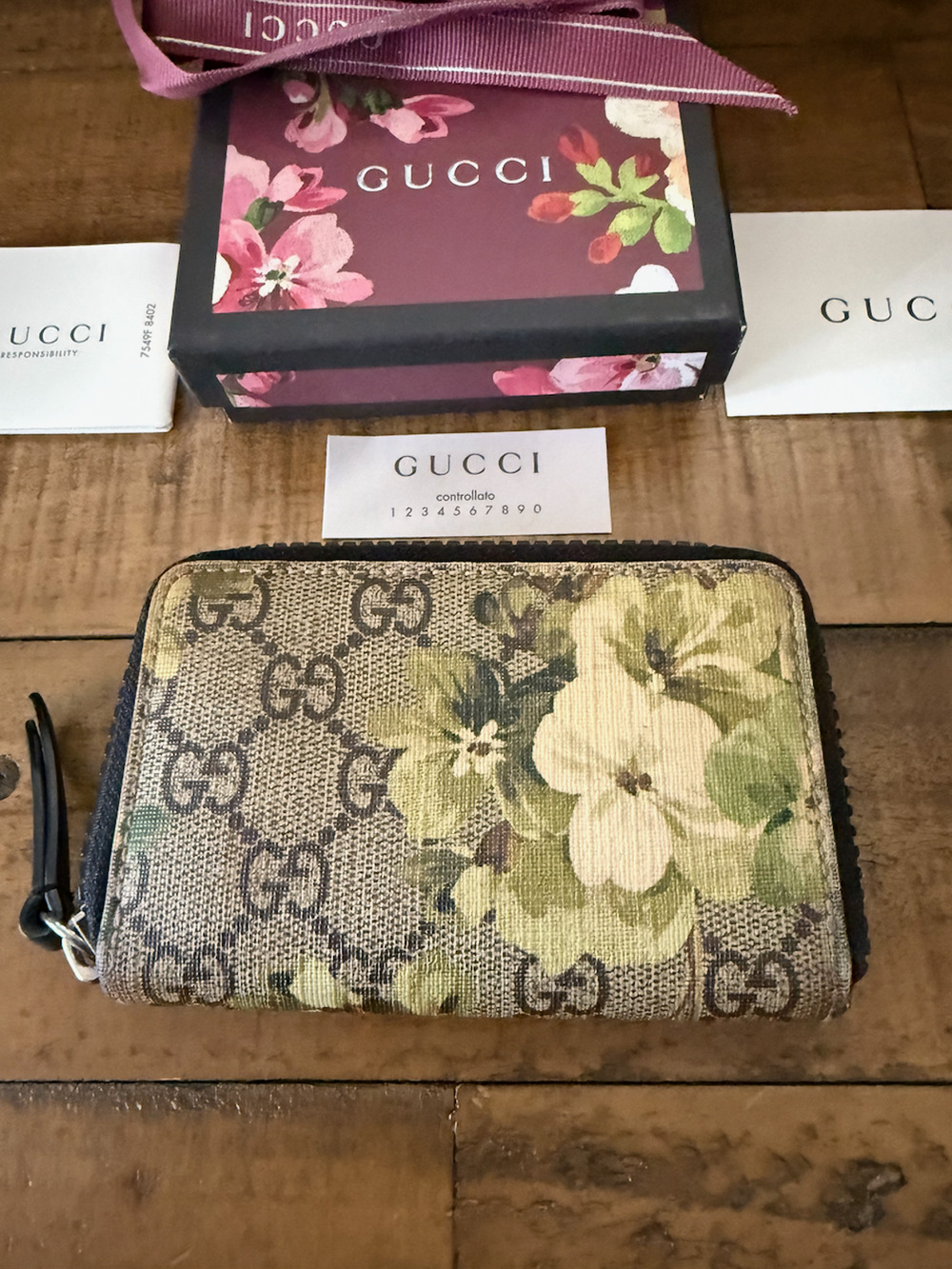 Gucci Wallet Women's Green GG Blooms Floral Canvas Zip Around Card Wallet Italy